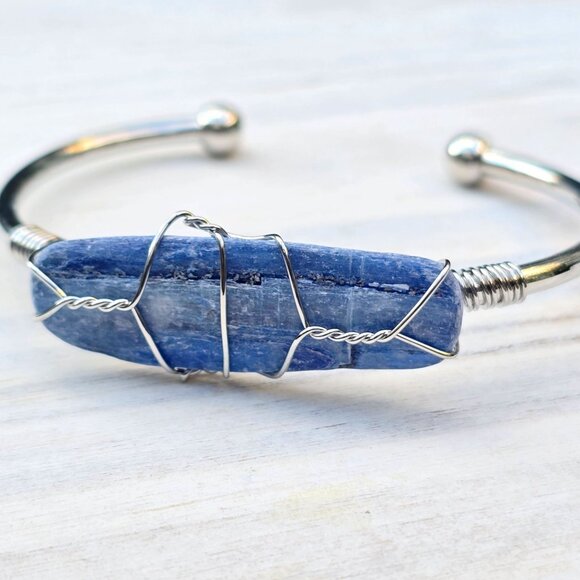 Blue Kyanite Wire Wrap Cuff–925 Silver Over Copper–Alignment & Clarity Talisman - Picture 5 of 9